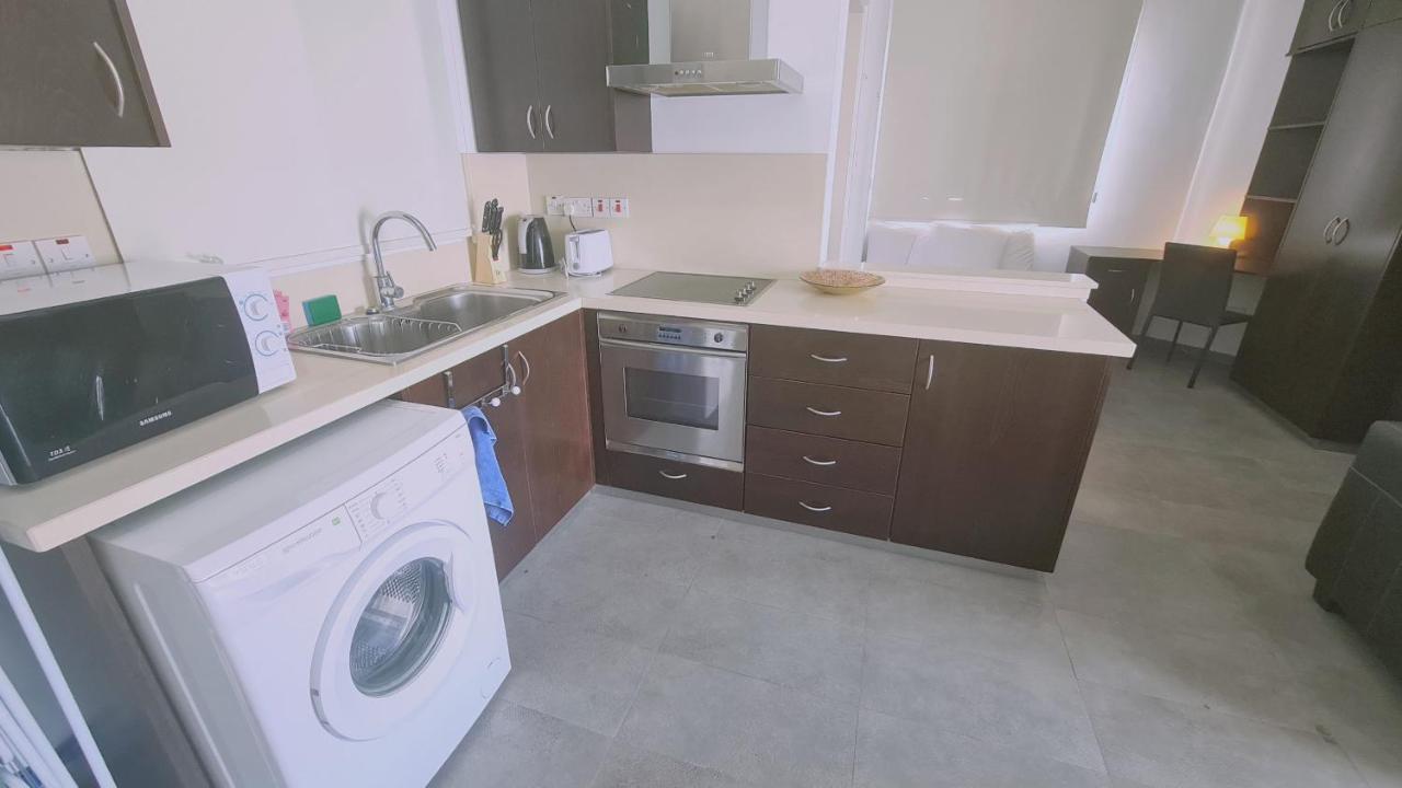 Universal Apartment *