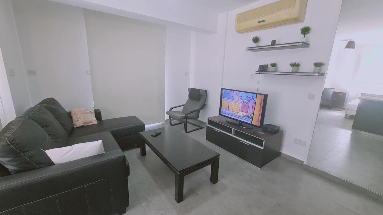 Universal Apartment *
